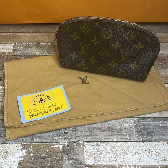 Louis Vuitton Pouch - Picture 16 of 16